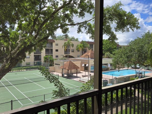 10501 W Broward Boulevard, Unit 302, Plantation, FL 33324