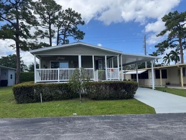 4290 Royal Manor Boulevard, Unit 136, Boynton Beach, FL 33436