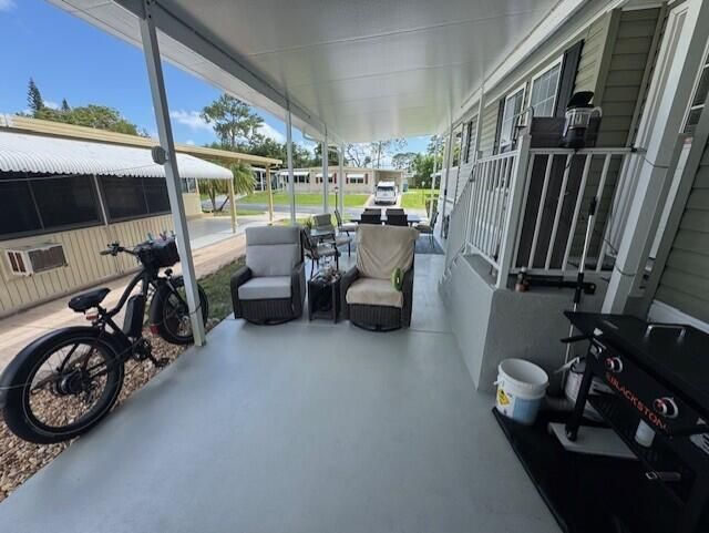 4290 Royal Manor Boulevard, Unit 136, Boynton Beach, FL 33436 Photo