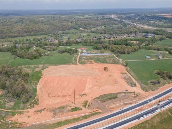 1829 Brush Creek Road , Springdale, AR 72762