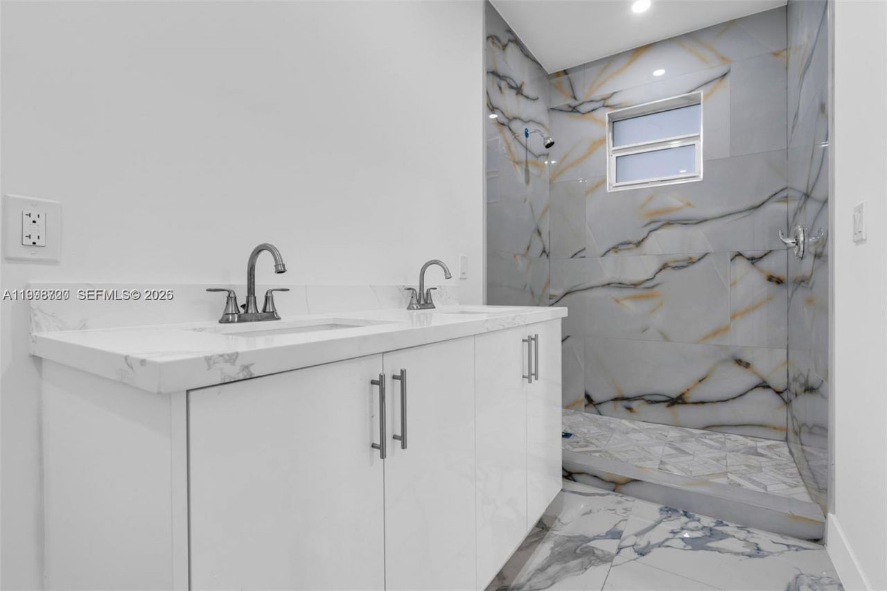 11870 SW 220th St, Unit A, Miami, FL 33170 Photo