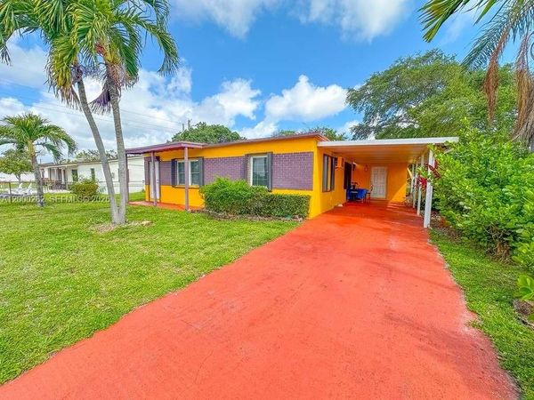 3913 SW 28th St, West Park, FL 33023