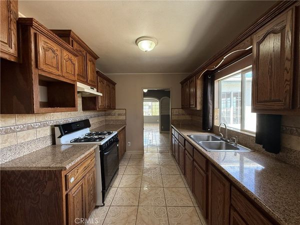 407 E Street, Taft, CA 93268