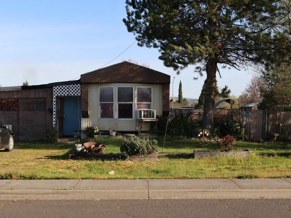 2799 Avenue A, White City, OR 97503