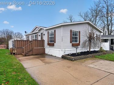 11542 Clearwater Dr, Deerfield Twp, MI 48430