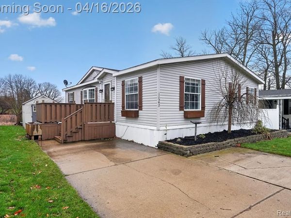 11542 Clearwater Dr, Deerfield Twp, MI 48430