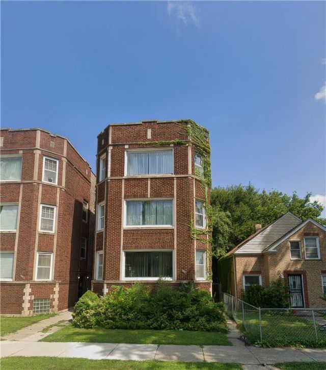 8611 S Bennett Avenue, Chicago, IL 60617 Main Photo