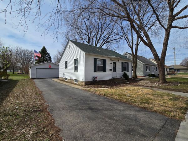 418 Skaro Street , Saint Peter, MN 56082