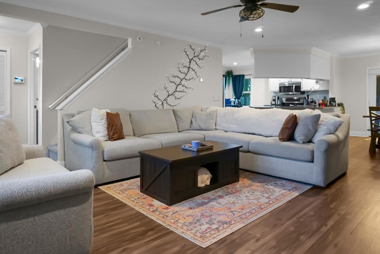 124 Knightsbridge Drive Photo 4