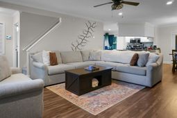 124 Knightsbridge Drive photo 4