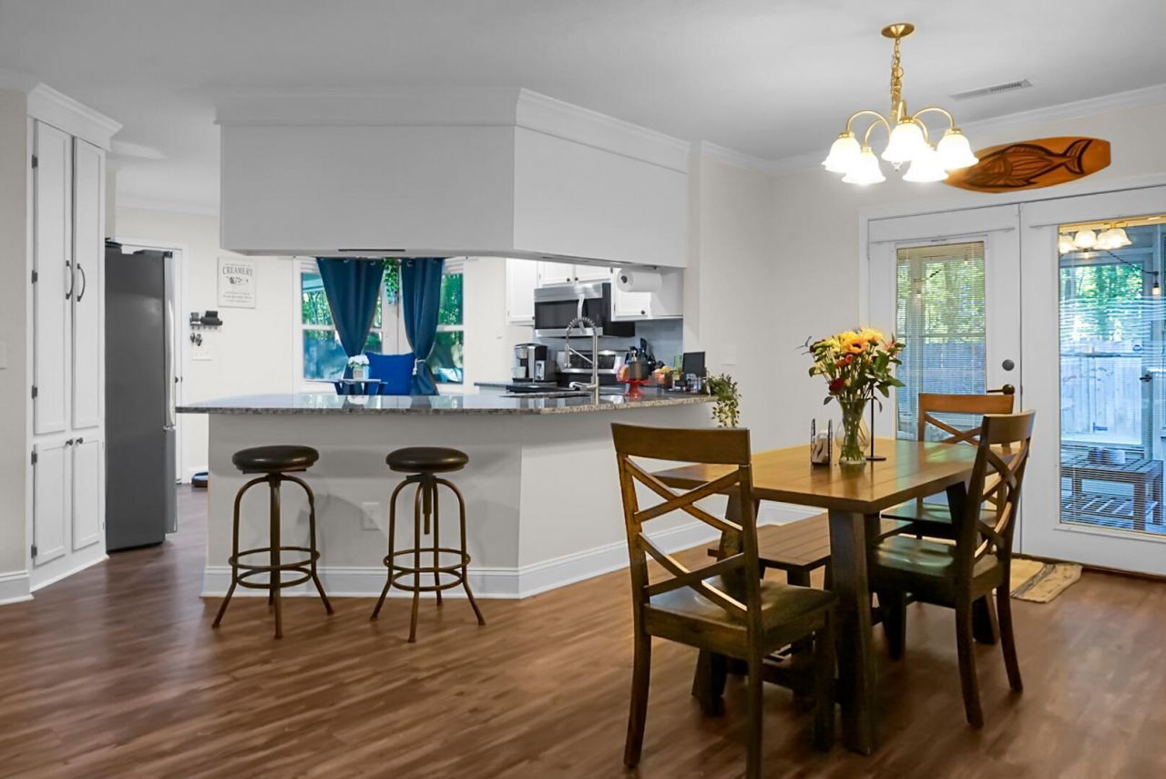 124 Knightsbridge Drive Photo 8