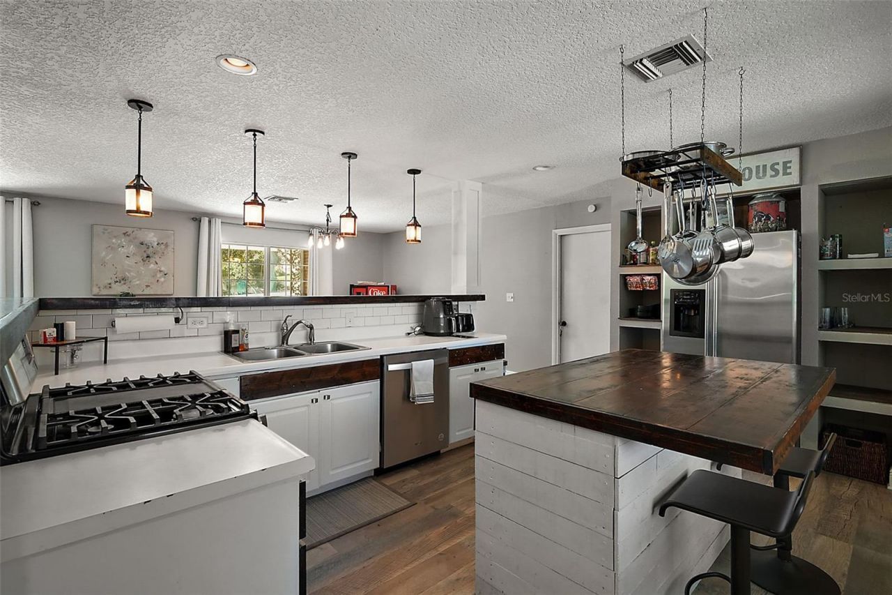 705 Summit Court , Mount Dora, FL 32757 Photo