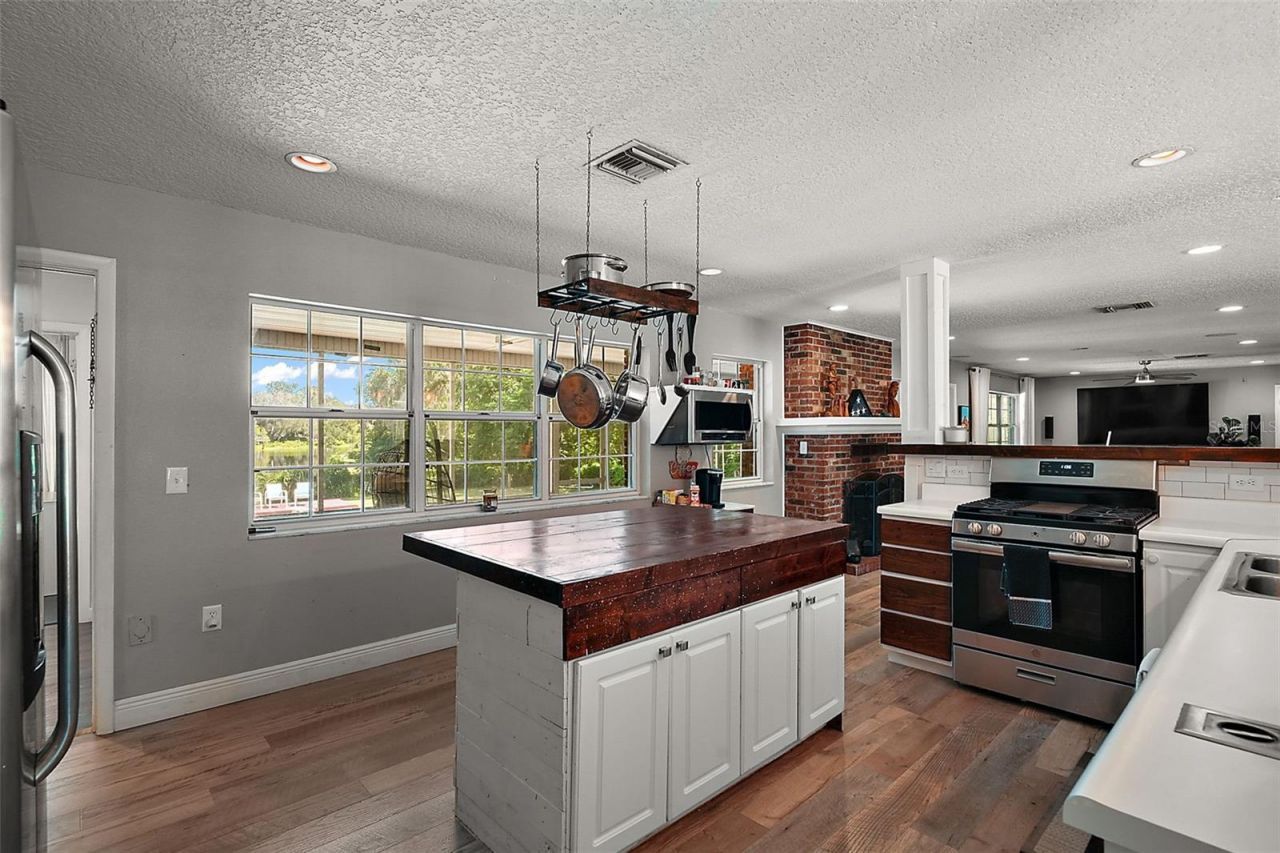 705 Summit Court , Mount Dora, FL 32757 Photo