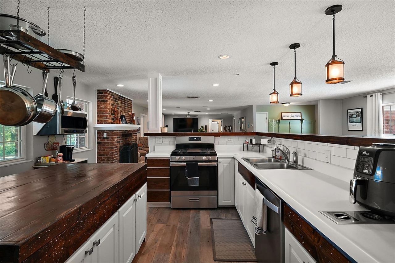 705 Summit Court , Mount Dora, FL 32757 Photo