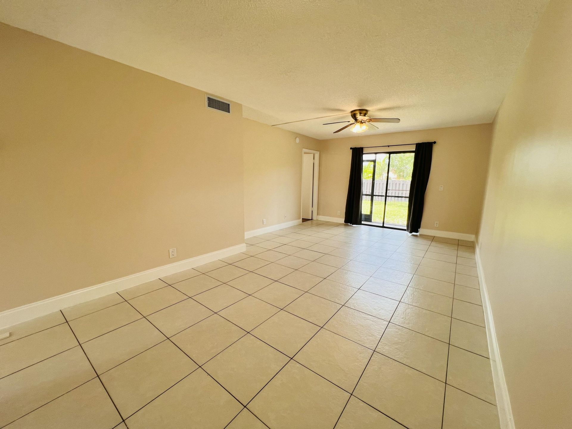 21890 Lake Forest Circle, Unit 101, Boca Raton, FL 33433 Photo