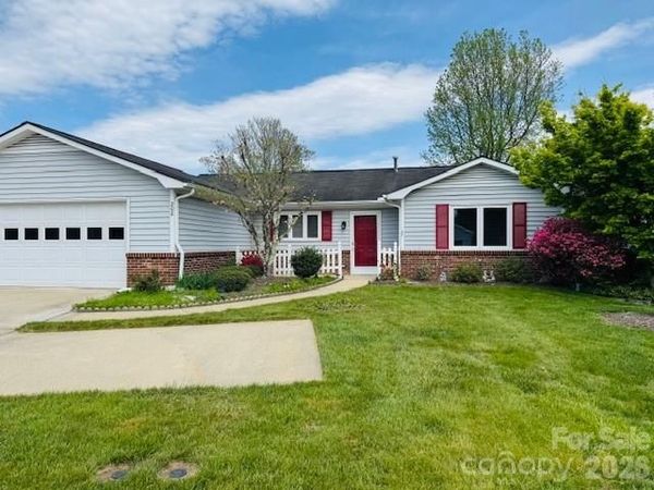 208 Dartcrest Drive , Hendersonville, NC 28792