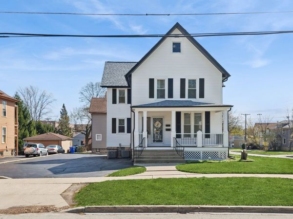 323 S Hale Street , Wheaton, IL 60187