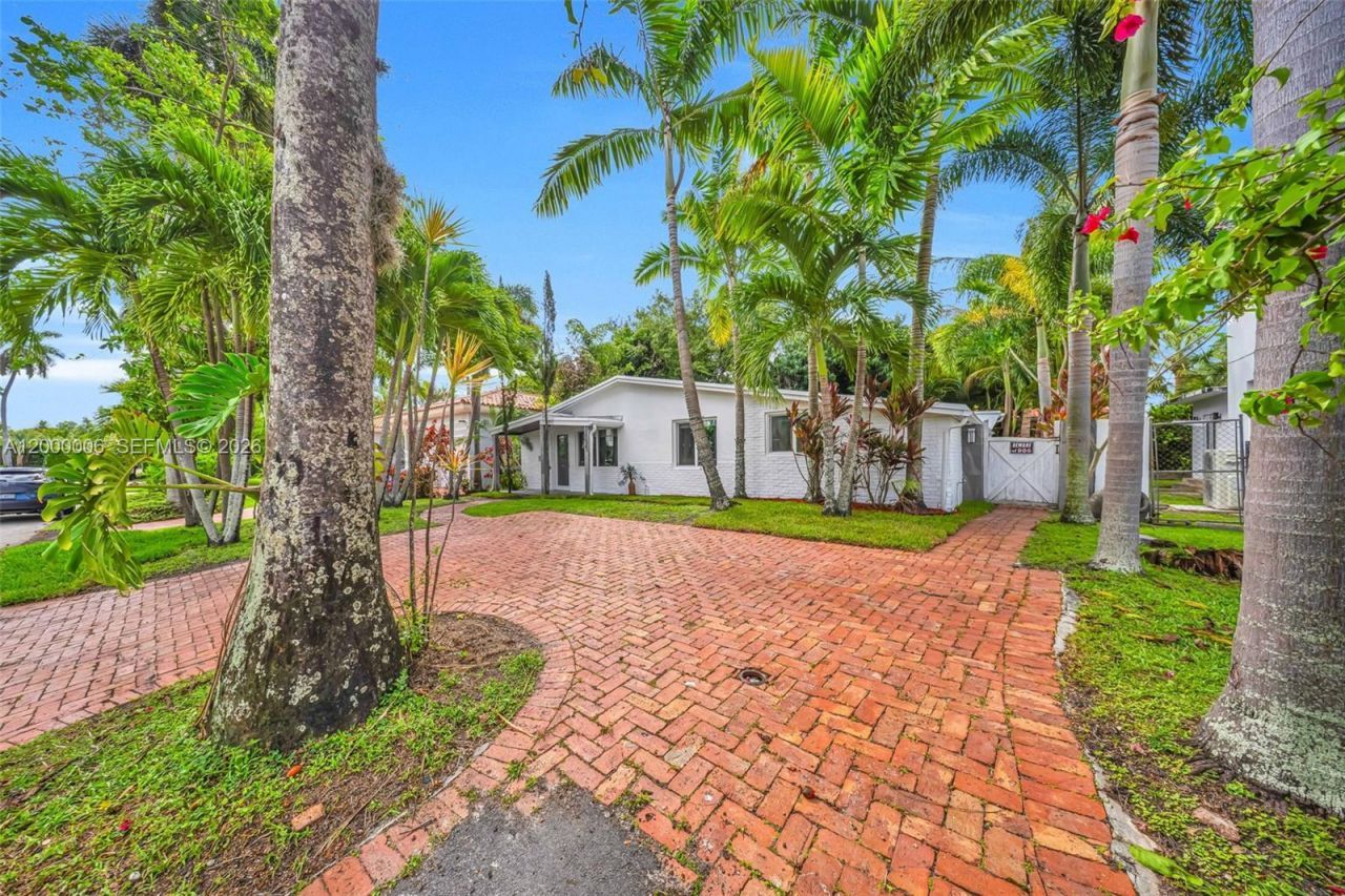 1104 NE 85th St, Miami, FL 33138 Photo