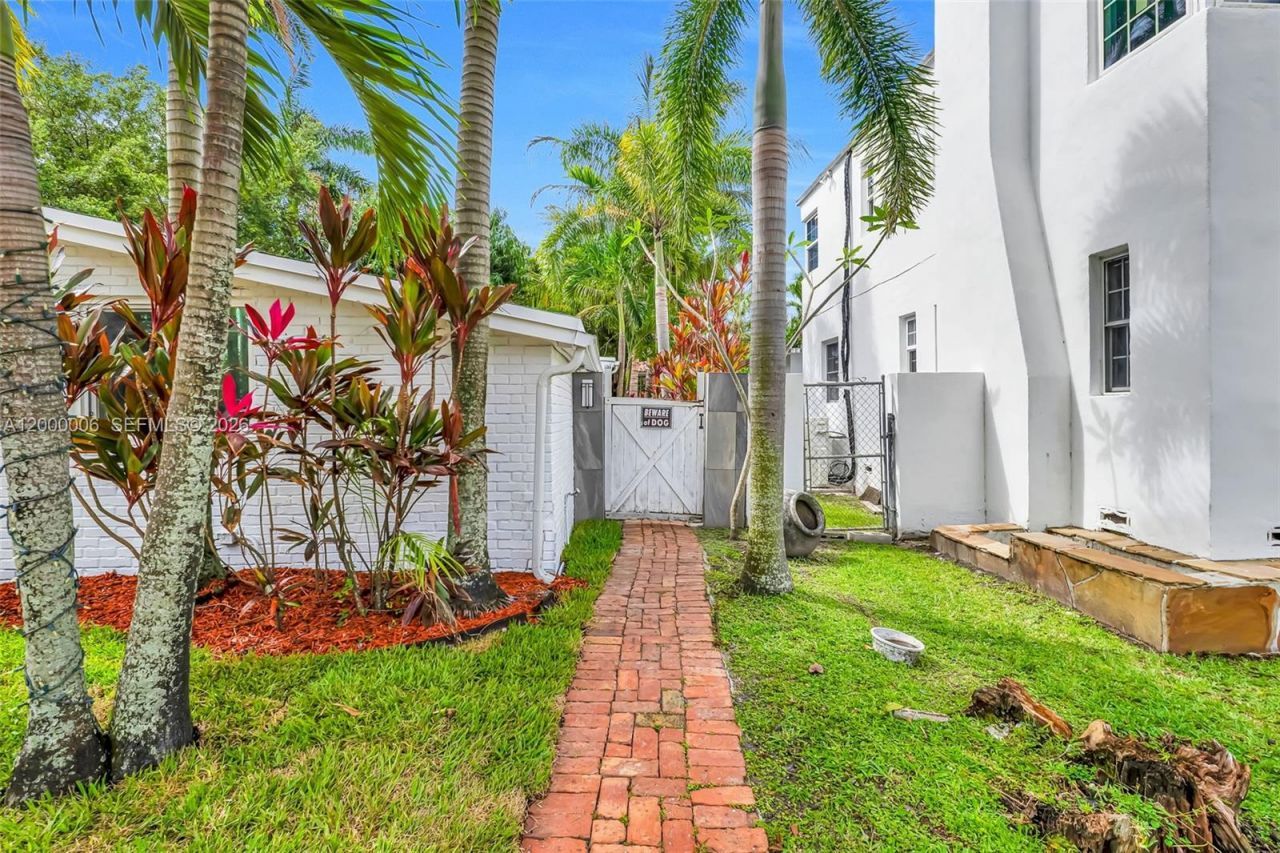 1104 NE 85th St, Miami, FL 33138 Photo