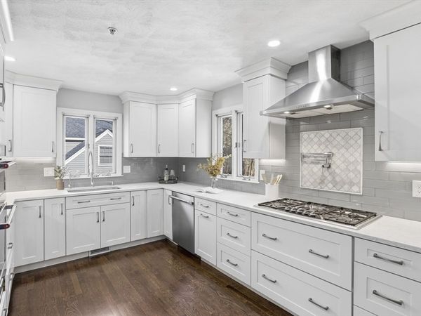 20 Winterberry Way, Bedford, MA 01730