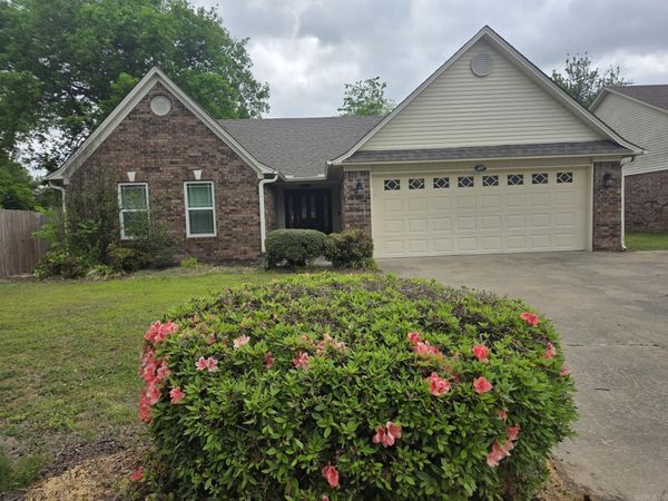 606 N Spring Street, Searcy, AR 72143