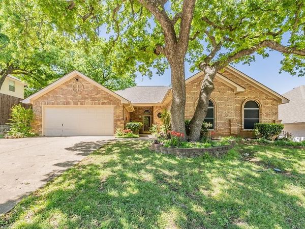 702 Jonathan Drive, Euless, TX 76040