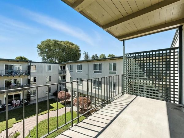 932 Peninsula Avenue, Unit 406, San Mateo, CA 94401