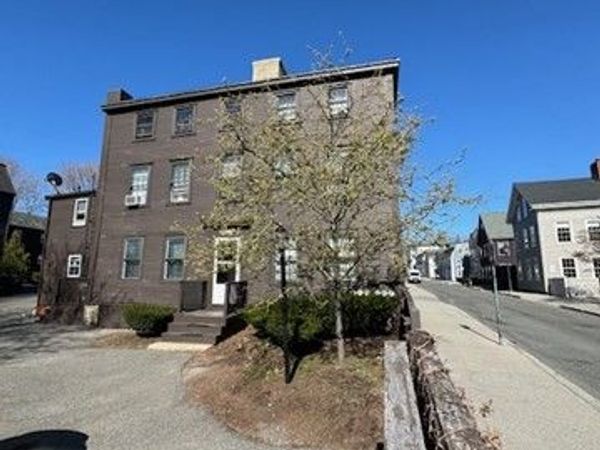 25 State St, Unit 1, Marblehead, MA 01945