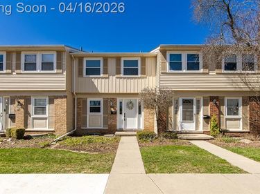 5254 Breeze Hill Place, Troy, MI 48098