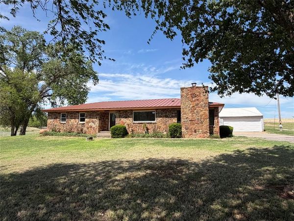 22681 E 1090 Road, Clinton, OK 73601