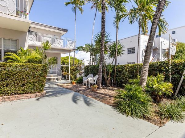 717 Espanola Way, Unit 110, Miami Beach, FL 33139