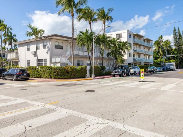 717 Espanola Way, Unit 110, Miami Beach, FL 33139
