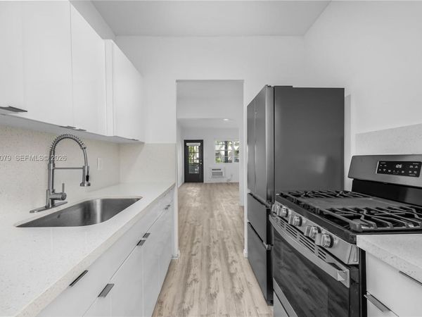 717 Espanola Way, Unit 110, Miami Beach, FL 33139