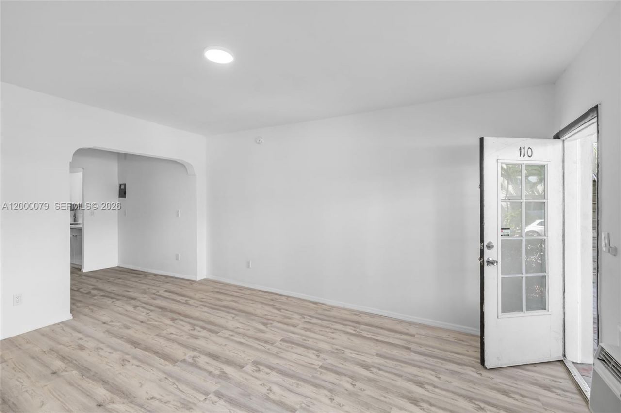 717 Espanola Way, Unit 110, Miami Beach, FL 33139 Photo