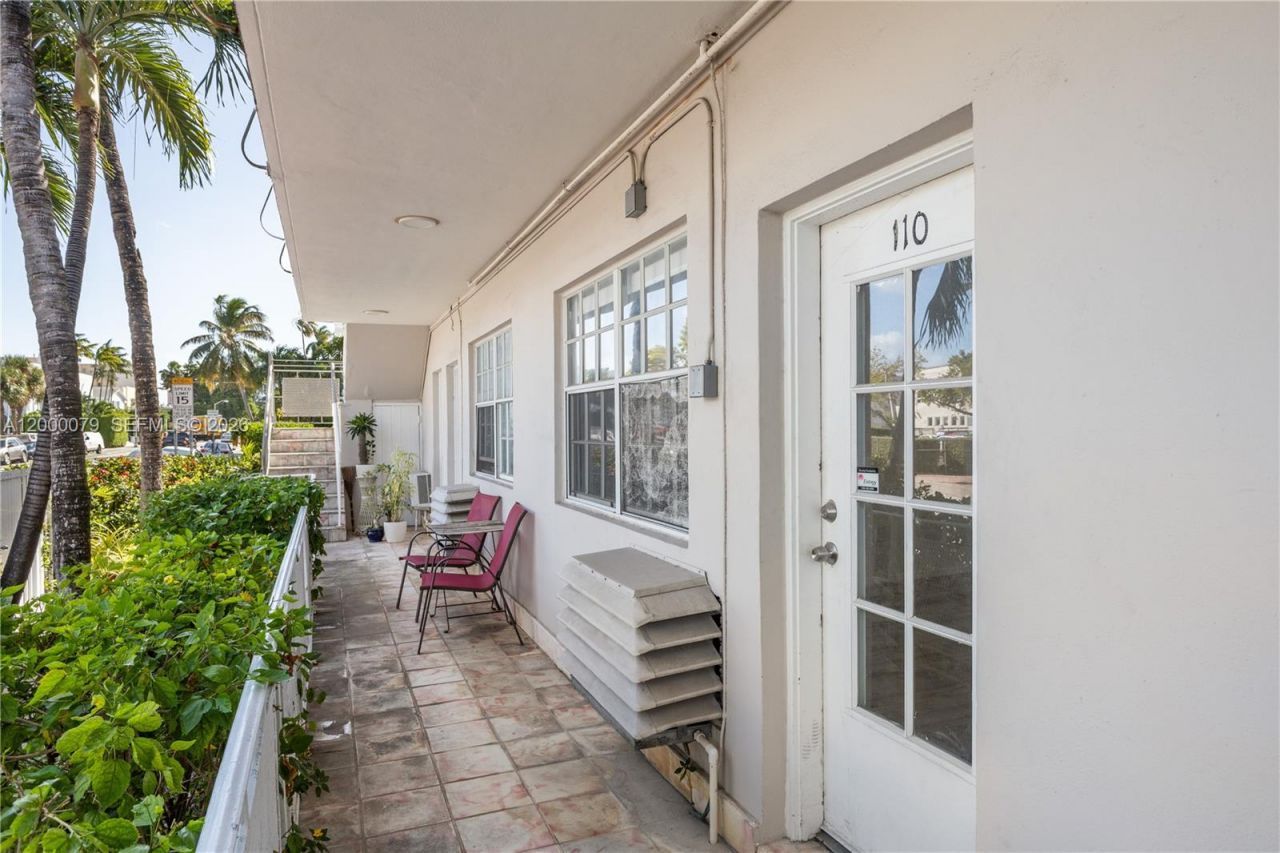 717 Espanola Way, Unit 110, Miami Beach, FL 33139 Photo