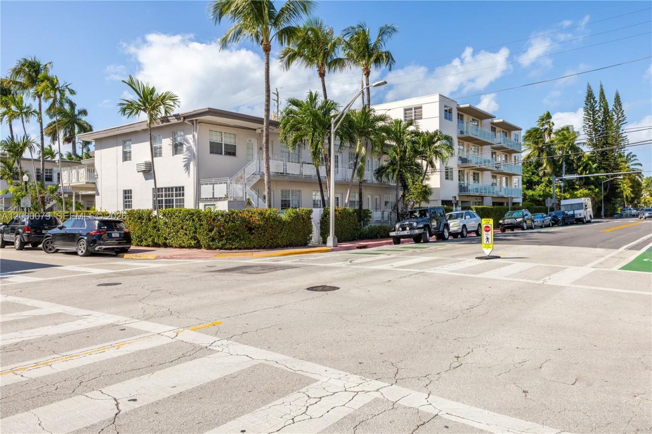 717 Espanola Way, Unit 110, Miami Beach, FL 33139 Photo