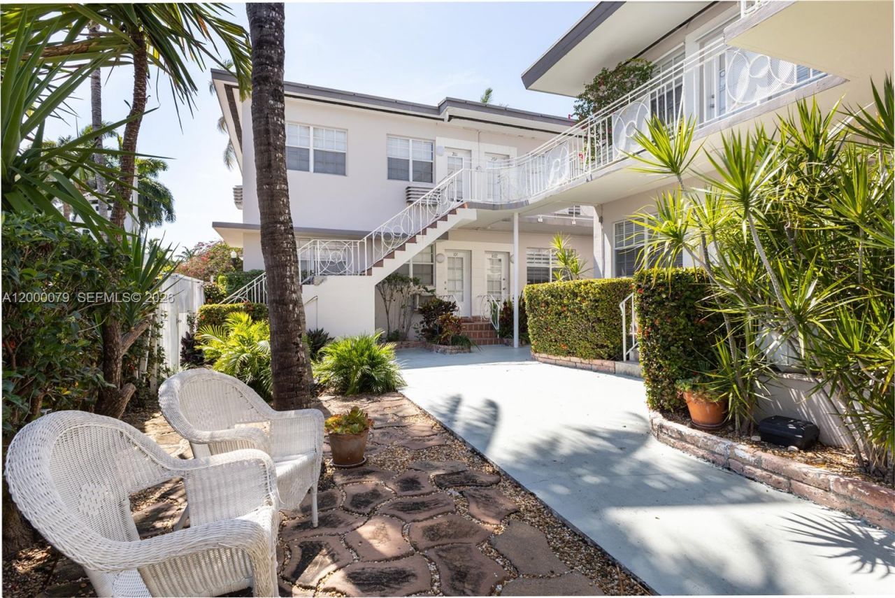 717 Espanola Way, Unit 110, Miami Beach, FL 33139 Photo