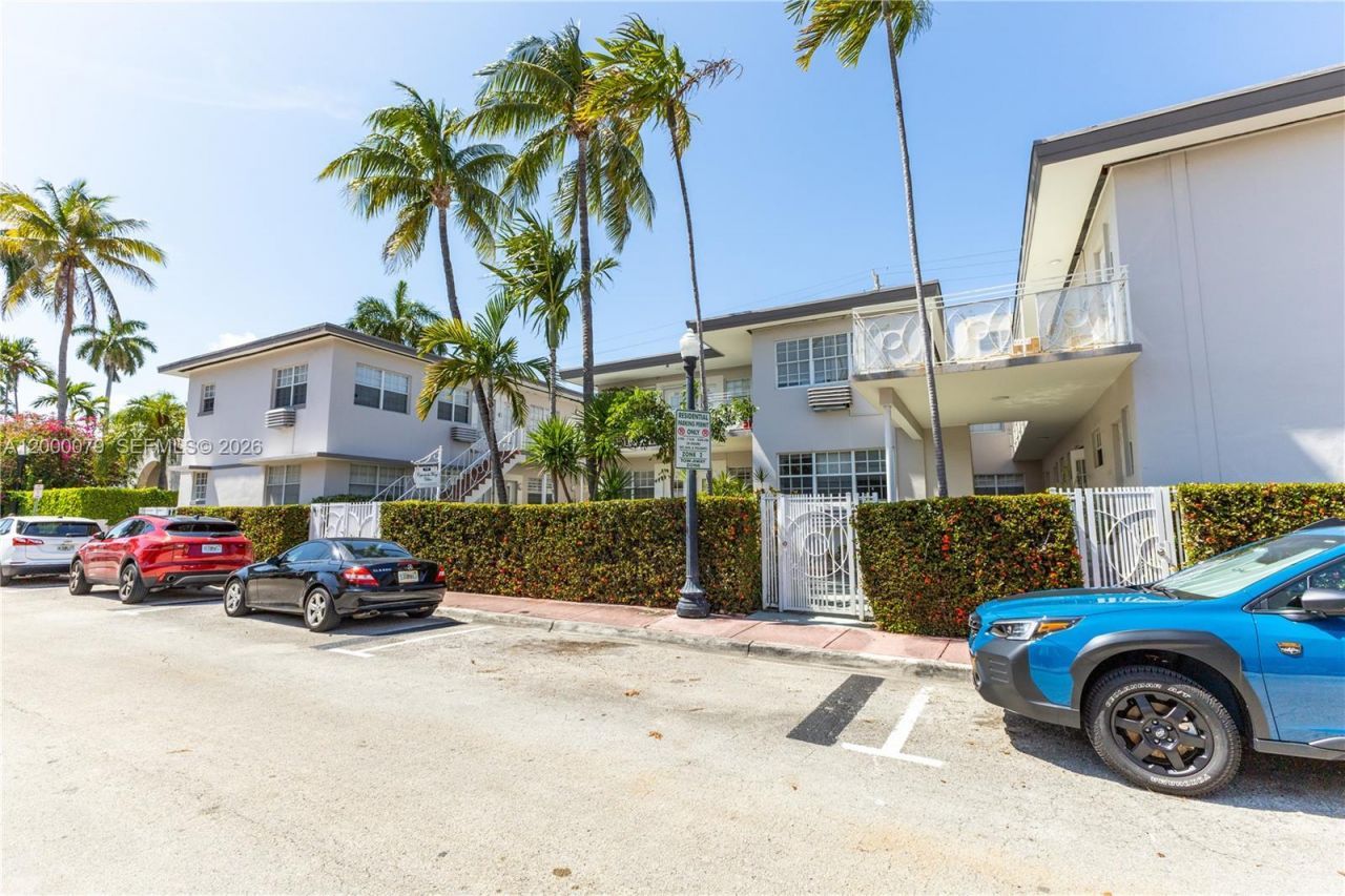 717 Espanola Way, Unit 110, Miami Beach, FL 33139 Photo