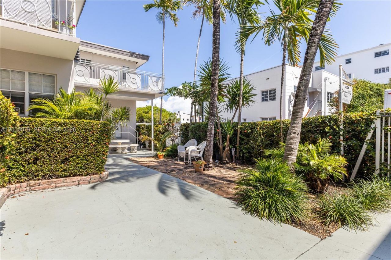 717 Espanola Way, Unit 110, Miami Beach, FL 33139 Photo