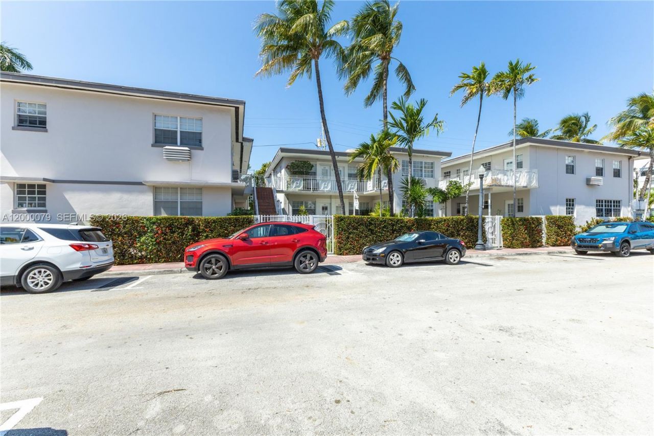 717 Espanola Way, Unit 110, Miami Beach, FL 33139 Photo