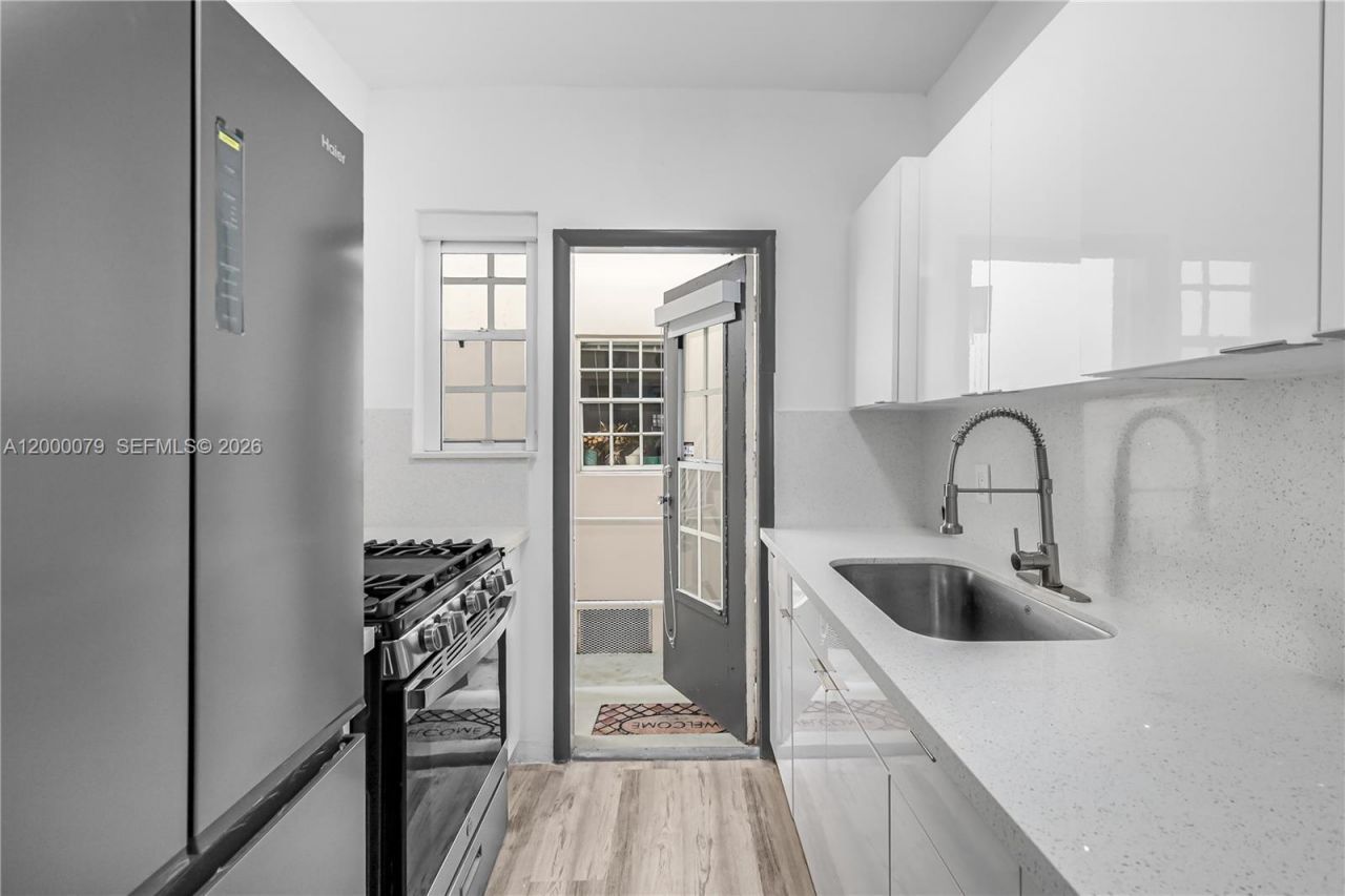 717 Espanola Way, Unit 110, Miami Beach, FL 33139 Photo