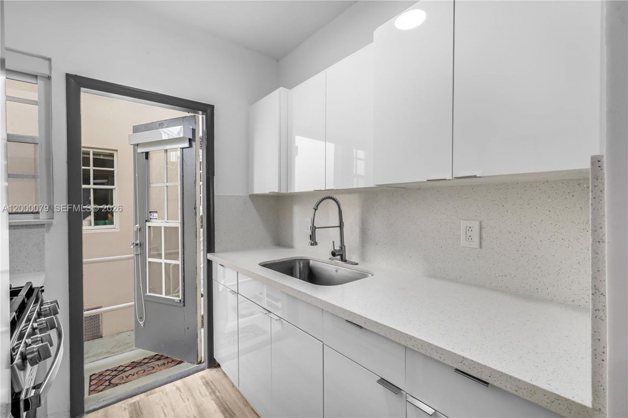 717 Espanola Way, Unit 110, Miami Beach, FL 33139 Photo