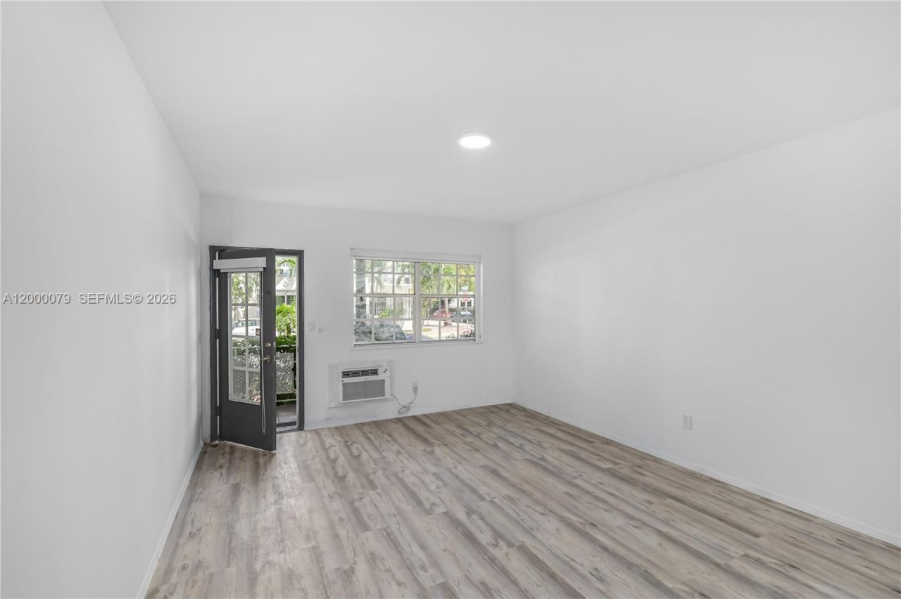 717 Espanola Way, Unit 110, Miami Beach, FL 33139 Photo