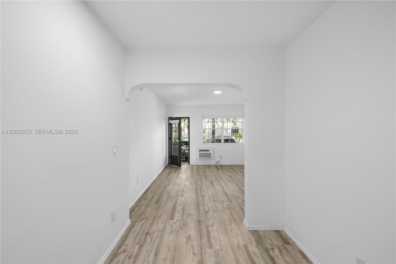 717 Espanola Way, Unit 110, Miami Beach, FL 33139 Photo