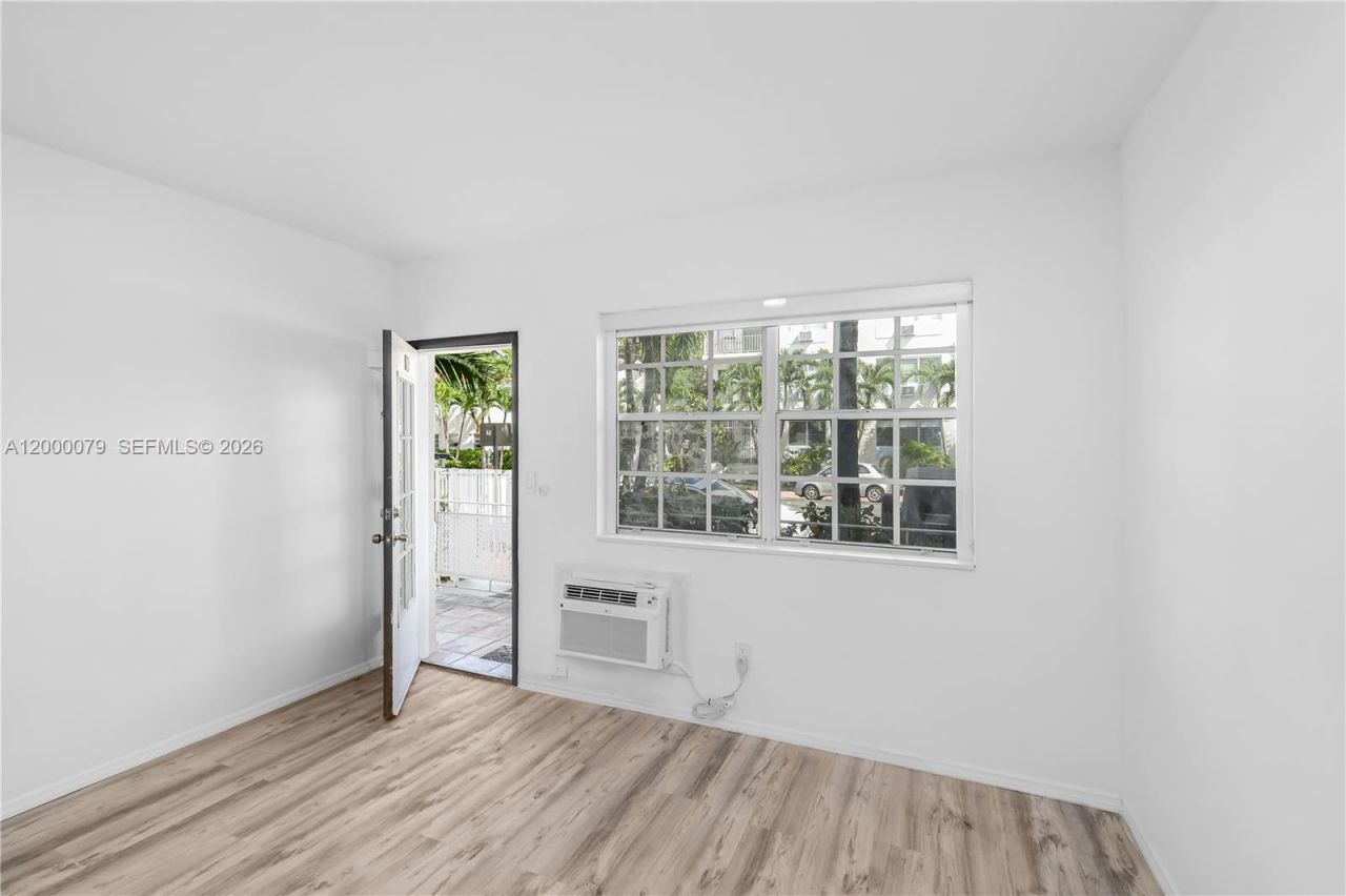 717 Espanola Way, Unit 110, Miami Beach, FL 33139 Photo