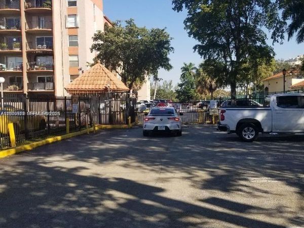 5201 NW 7th St , Unit 609W, Miami, FL 33126