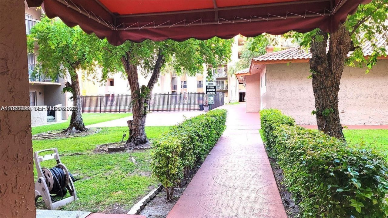 5201 NW 7th St, Unit 609W, Miami, FL 33126 Photo