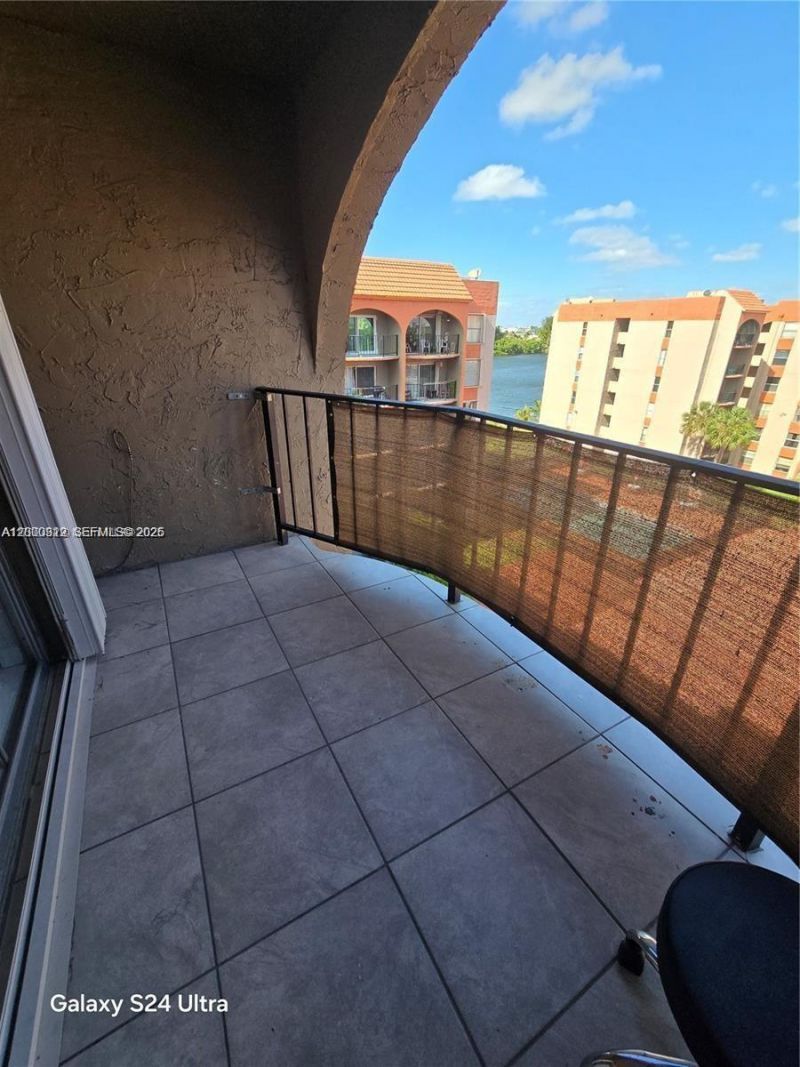 5201 NW 7th St, Unit 609W, Miami, FL 33126 Photo