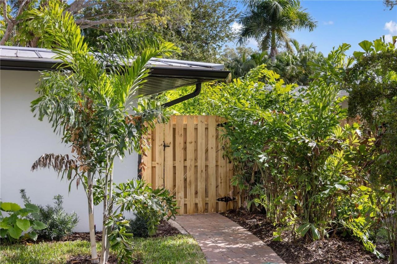 3705 Tangier Terrace, Sarasota, FL 34239 Photo