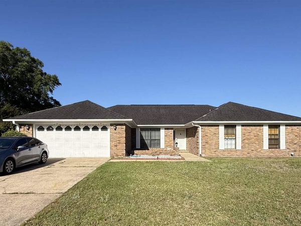 2369 Amelia Ln, Pensacola, FL 32526